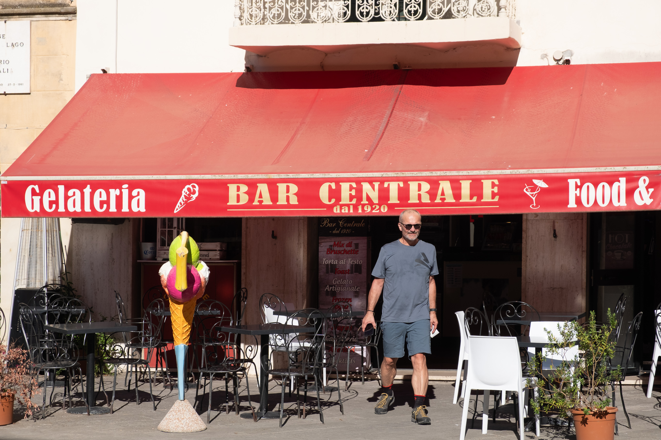 Vor der Bar Centrale in Castiglione del Lago